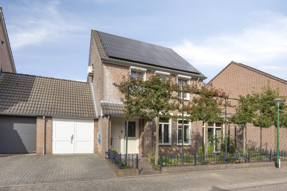 Twee-onder-één-kap te koop: Pastoor van Erpstraat 18, Sint Anthonis